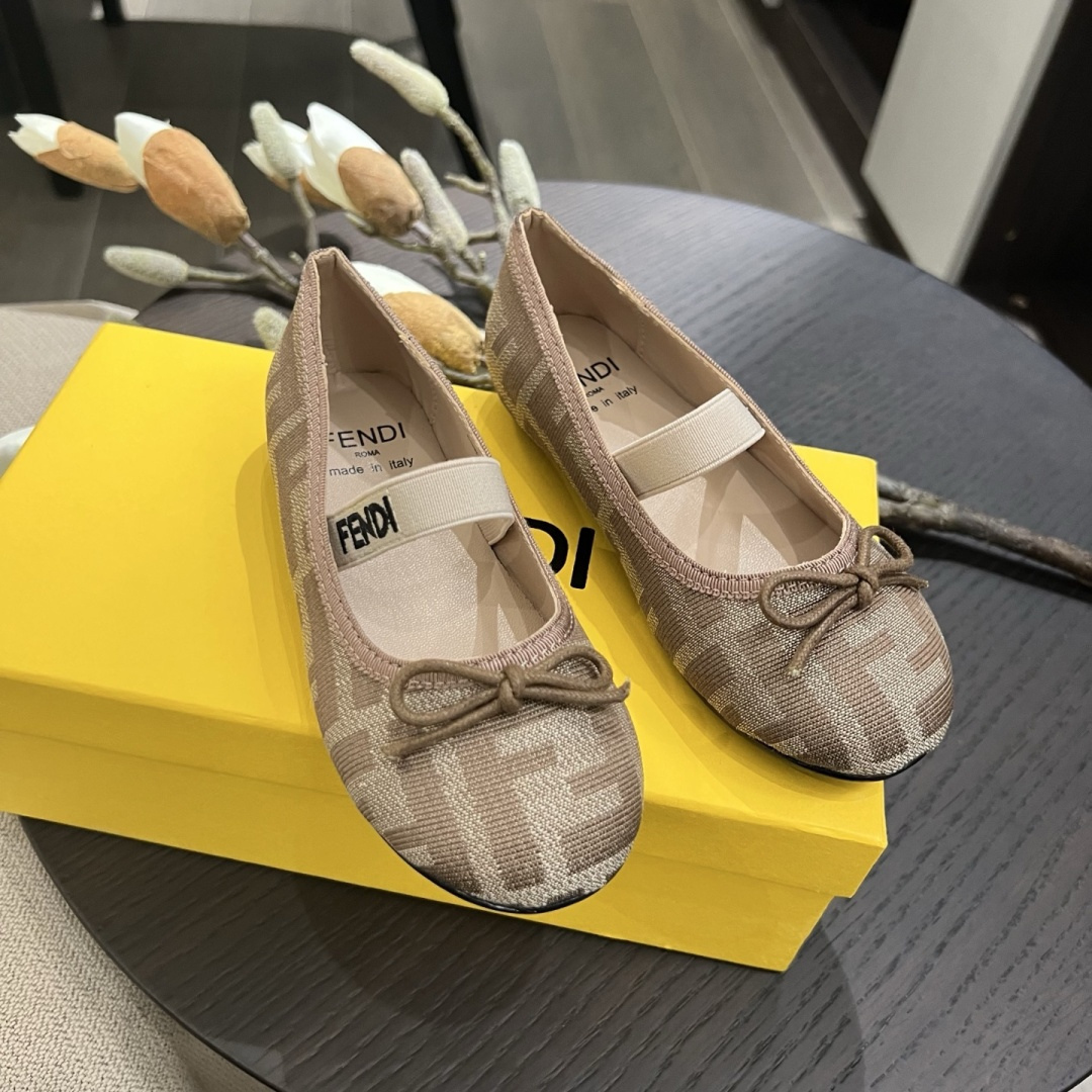 Children's shoes child